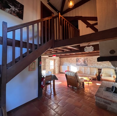 salon petit gite des clauzels