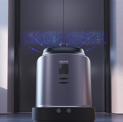 robot za čišćenje čeka lift u poslovnoj zgrade
