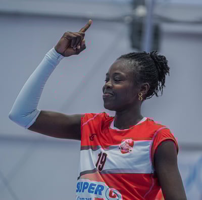 Fatou Diouck célèbre après avoir marqué un point