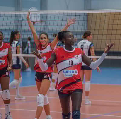 Fatou célèbre un point marqué avec le public de Clamart