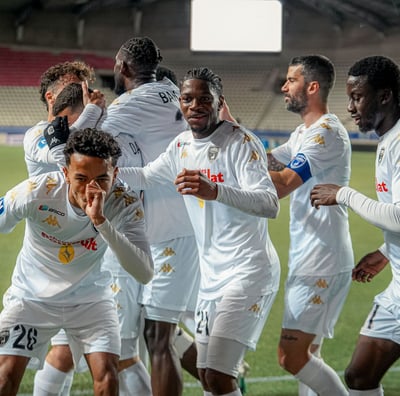 Célébration de l'équipe de Niort après un but
