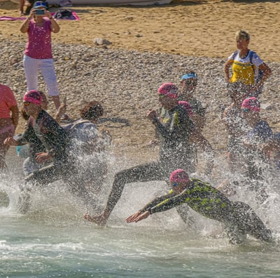 Départ du triathlon pour les nageurs
