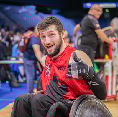 Joueur du canada qui nous fait un signe de la mains après le match