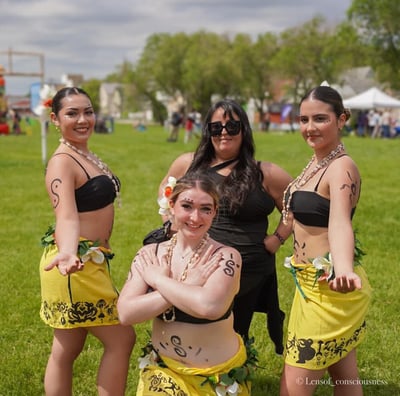 a group of women in traditional Chilean style clothing