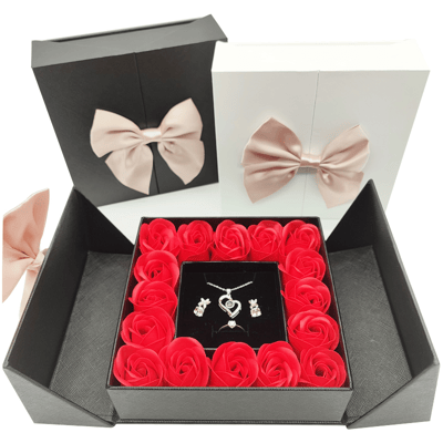 Coffret ave roses rouges et bijou