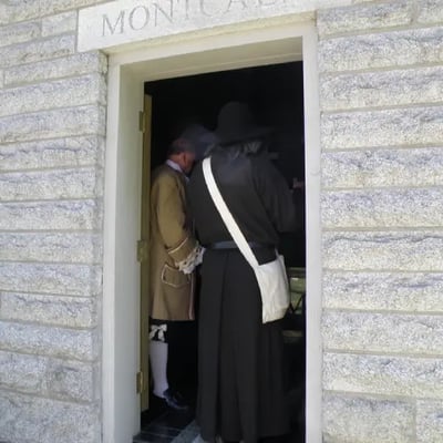 Charles-Alexandre Dron au mausolée de MOntcallm.