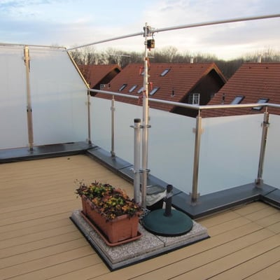 Pro Antennas Dual Beam Pro HF antenna set up on a balcony