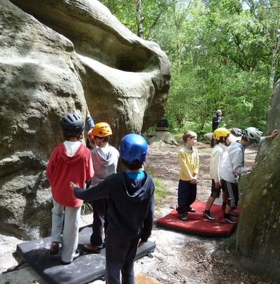 sortie escalade de bloc pour les enfants à fontainebleau