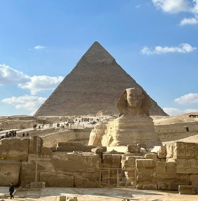 the Giza Pyramid with th sphinx