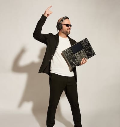 DJ Elegante