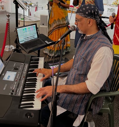 Rajan Bhai singing Garba while playing the Keyboard