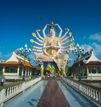 a statue of a large statue of a buddha
