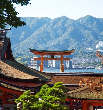Vista do Torii em Miyajima, Japão.