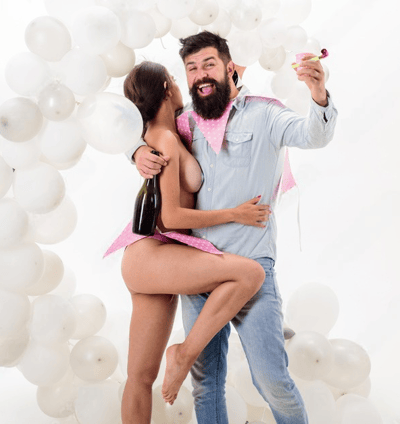 חשפניות למסיבת רווקים