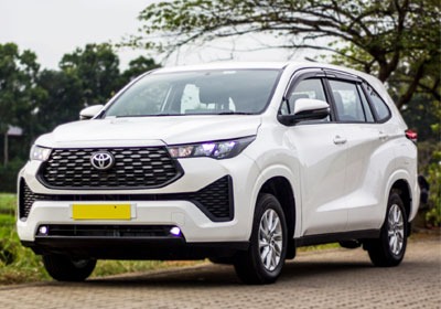 Toyota Innova Hycross  luxury taxi service in Amritsar to local and outstation for family