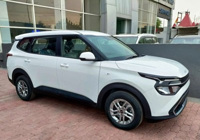 Kia Carens taxi service in Amritsar to local and outstation for family