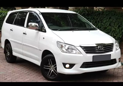 Toyota Innova taxi service in Amritsar to local and outstation for family