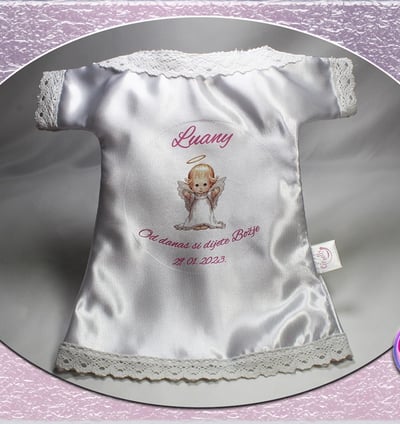 Personalizirana krsna košuljica za djevojčicu s ružičastim detaljima