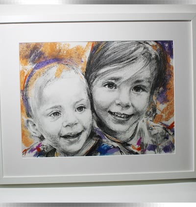 Umjetnički portret obitelji po narudžbi – pastelne boje