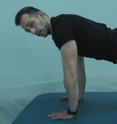 Armspieren trainen met behulp van Youtube video