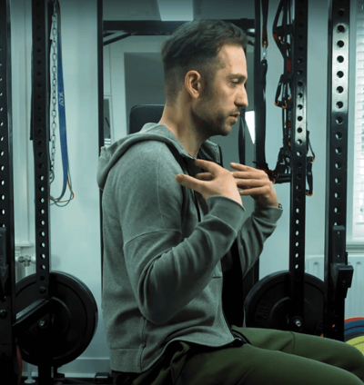 Nekspieren trainen met behulp van Youtube video