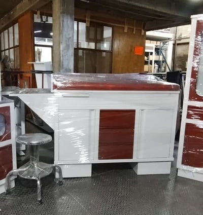 Consultorio Pediátrico mesa Hamilton accesorios futuro 