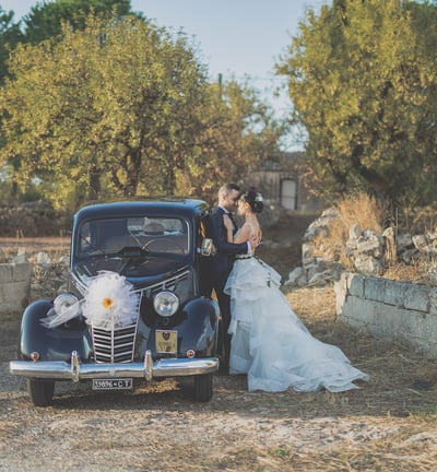 sposi con auto d'epoca a Ragusa