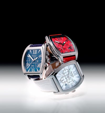 Imagen publicitaria de relojes, mensaje sobre construye tu marca , Basel, Photo by Os Visual, 