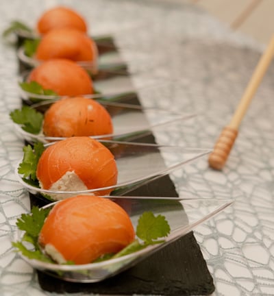 Catering creativo en Málaga con presentación gourmet y sabores increíbles. Elegancia en cada bocado
