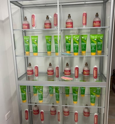 Productos naturales post depilación: gel de aloe vera y exfoliante con ingredientes naturales