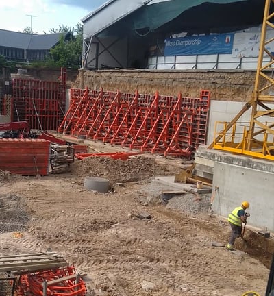 ruošiami pagrindai naujam baseinui
