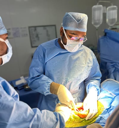 Surgeon Dr Vijay Chandar performing minimally invasive Total knee replacement on a patient's knee