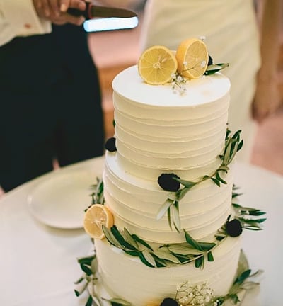 a wedding cake with lemonade and lemon slices