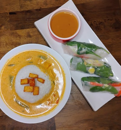 Tonight's Dinner π½οΈ Mango Thai Curry π Salad Rolls with Peanut Sauce π§ Made with π