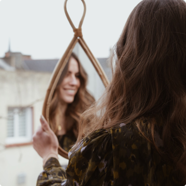 A women's haircut in a mirror