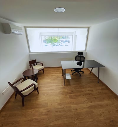 Axess Coworking private office for a team up to 4 people