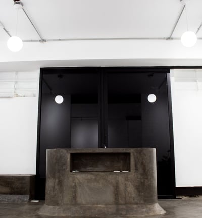 a concrete bathtub with a concrete bathtub and a concrete bathtub