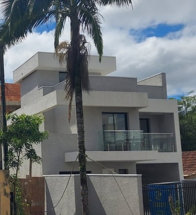 Sobrado no Uberaba, triplex - otima localização.