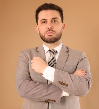 a man in a suit and tie with a tie