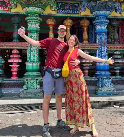 Marzia e Tommaso alle Batu Caves, in Malesia