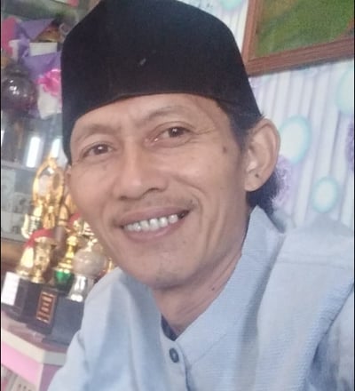 a man in a black hat and a blue shirt