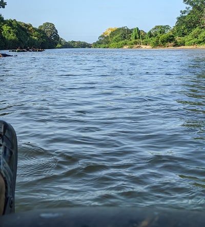 huesped realizando tubing por el río palomino