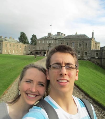 Nils and Jessica in front of the Haddo House in Scotland