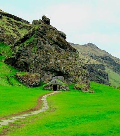 Rútshellir Caves