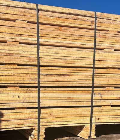 paquetes de tabla pallet apilados