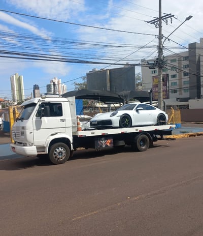 serviço de guincho em campo grande ms veiculo porshce branca