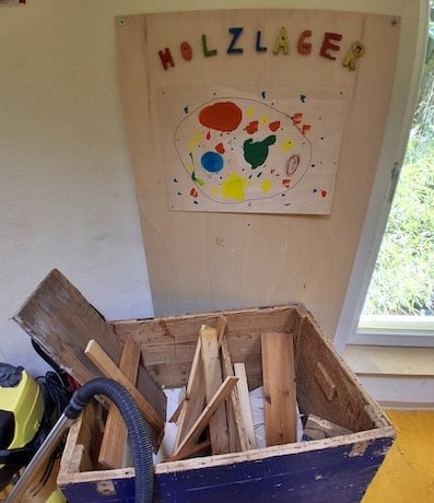 Holzreste in Kiste zur freien Verfügung