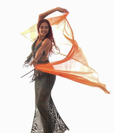 Bruna Ribeiro é geógrafa, dançarina, coreógrafa e professora de dança, uma artista contemporânea