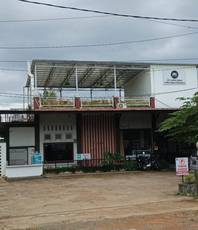 101 coffee house yang berlokasi di jl ujung pandang 1, pontianak, kalimantan barat