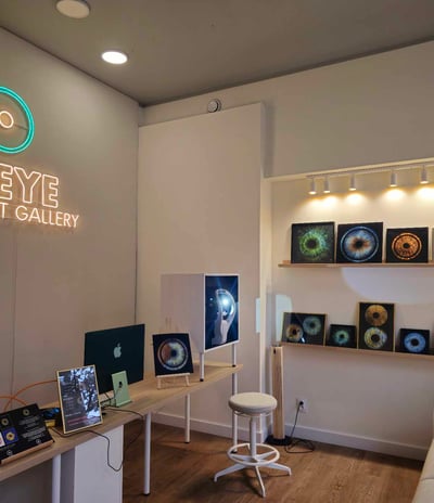 Art of Eye Gallery w Warszawie - zdjęcia tęczówki oka.